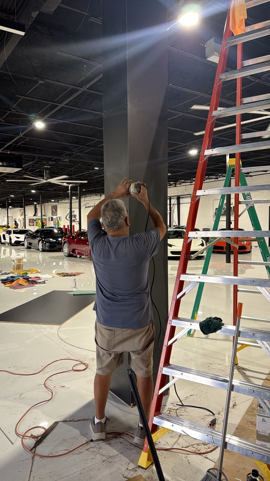 Trabajo en Carrio Motor Cars Showroom