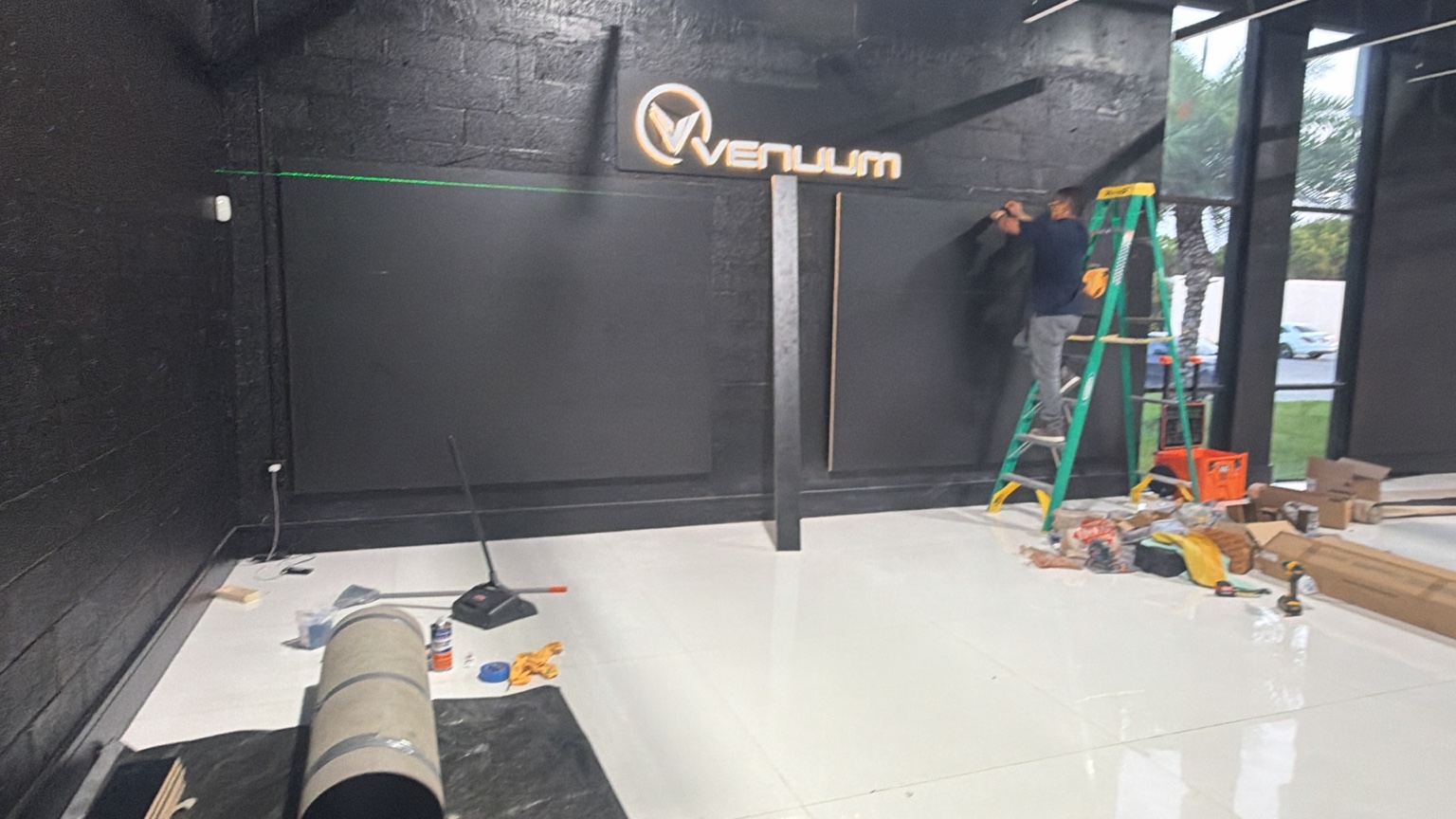 Trabajo en Carrio Motor Cars Showroom